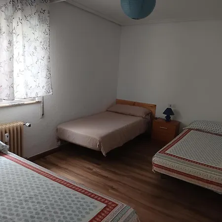 Acogedora Privada En Piso Familiar Con Bano Compartido Bed & Breakfast Salamanca